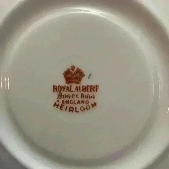 Royal Albert Heirloom Footed Cup &
Saucer england - Picture 5 of 16